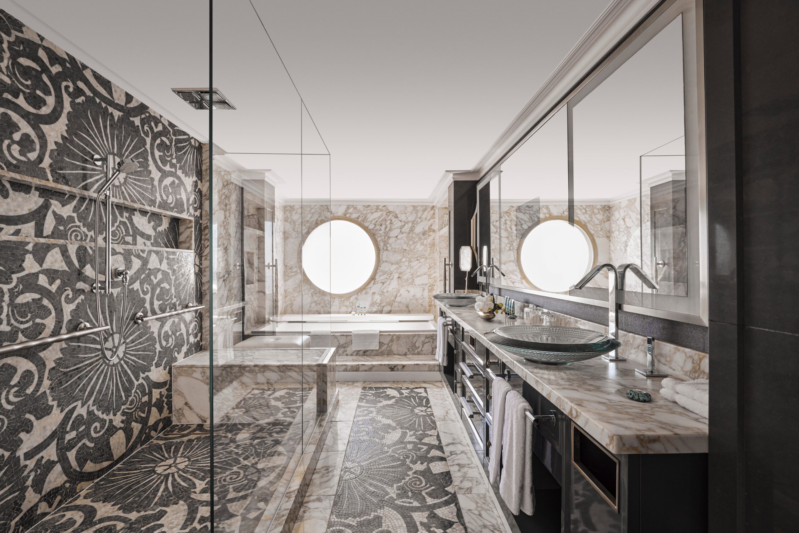 230725_CRYSTAL_SERENITY_CRYSTAL_PENTHOUSE_SUITE_BATHROOM_MASTER_0043_300DPI