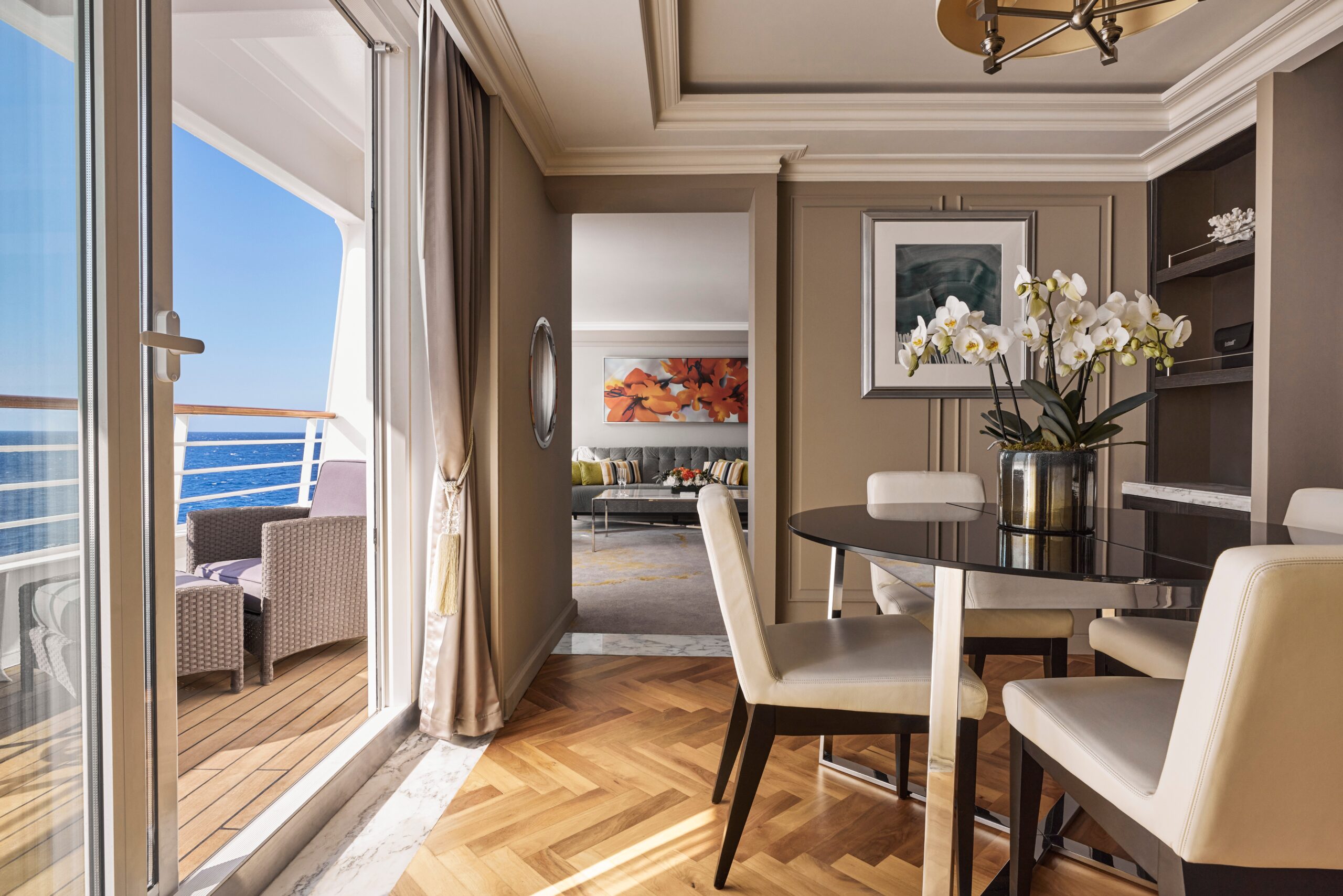 230725_CRYSTAL_SERENITY_CRYSTAL_PENTHOUSE_SUITE_DINING_ROOM_LIGHT_PLATE_MASTER 0022_300DPI 2