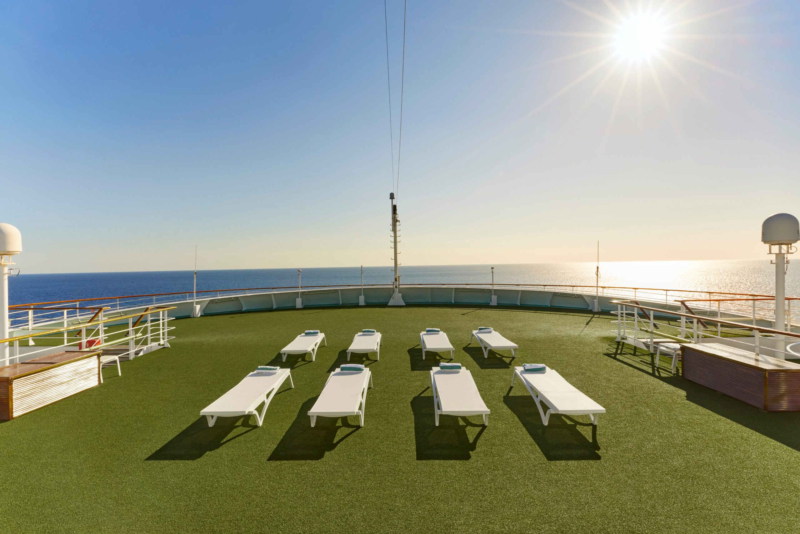230725_CRYSTAL_SERENITY_FRONT_OBSERVATION_DECK_FRONTVIEW_SUN_0012_300DPI