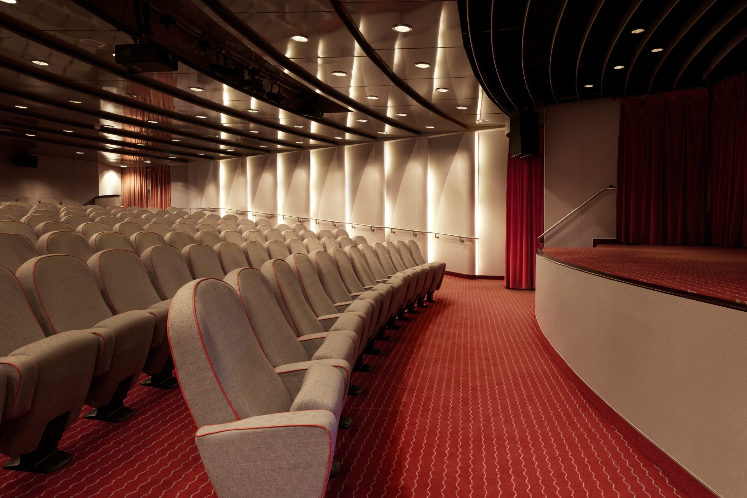 230725_CRYSTAL_SERENITY_HOLLYWOOD_THEATER_RIGHT_MASTER_0019 1_300DPI 2
