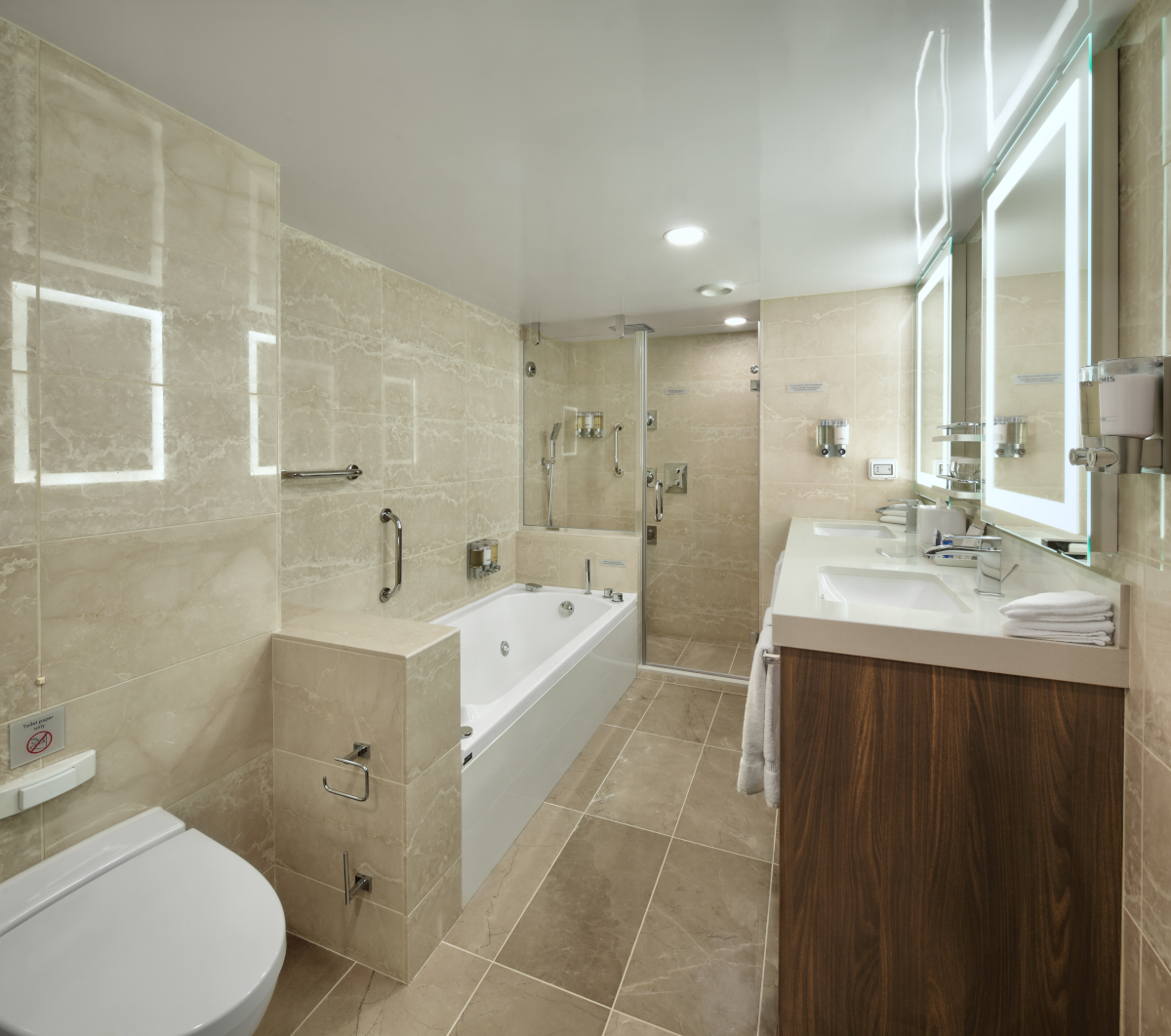 RTDM21-NeptuneSuite-BathroomR