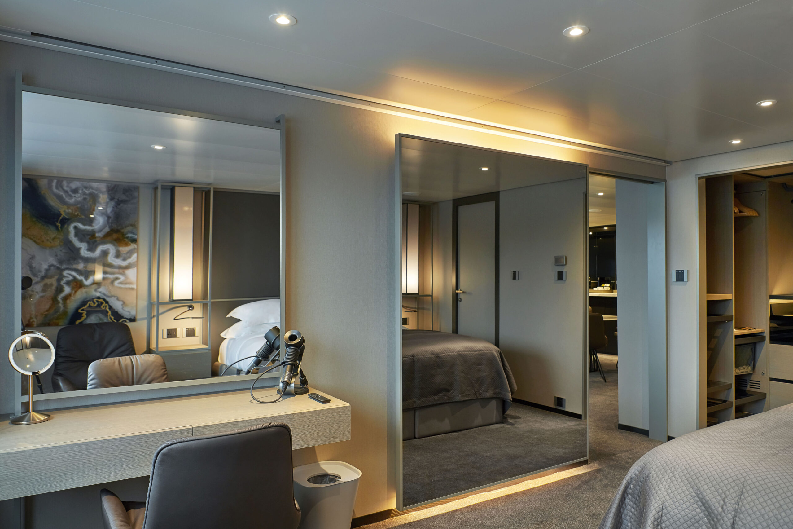 SE-Grand Panorama Suite_ Scenic Eclipse II-040