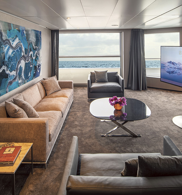 SE-Owners Penthouse Suite Lounge-CAR