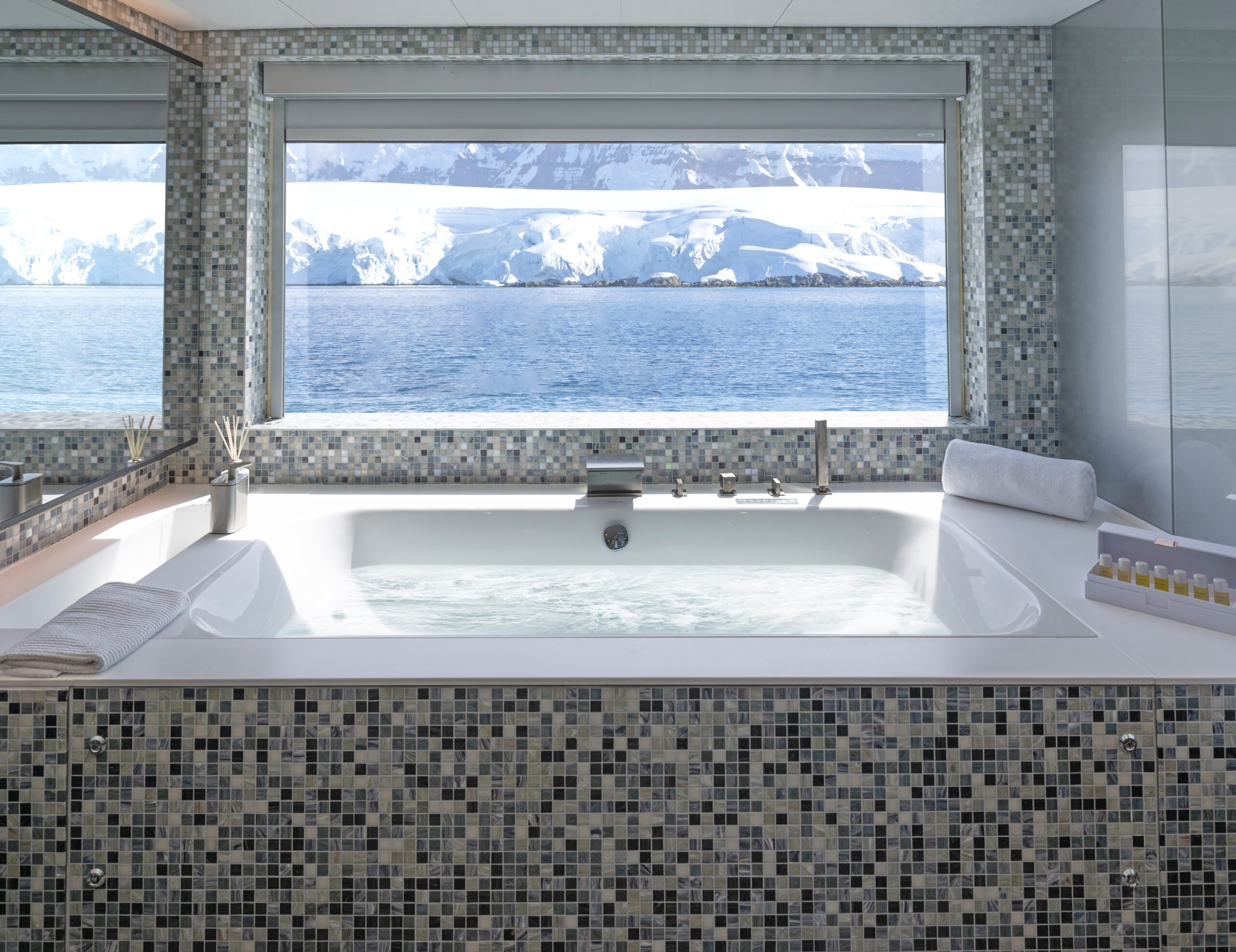 SE-Owners Penthouse Suite-Scenic Eclipse II Bathroom-009-Antarctica