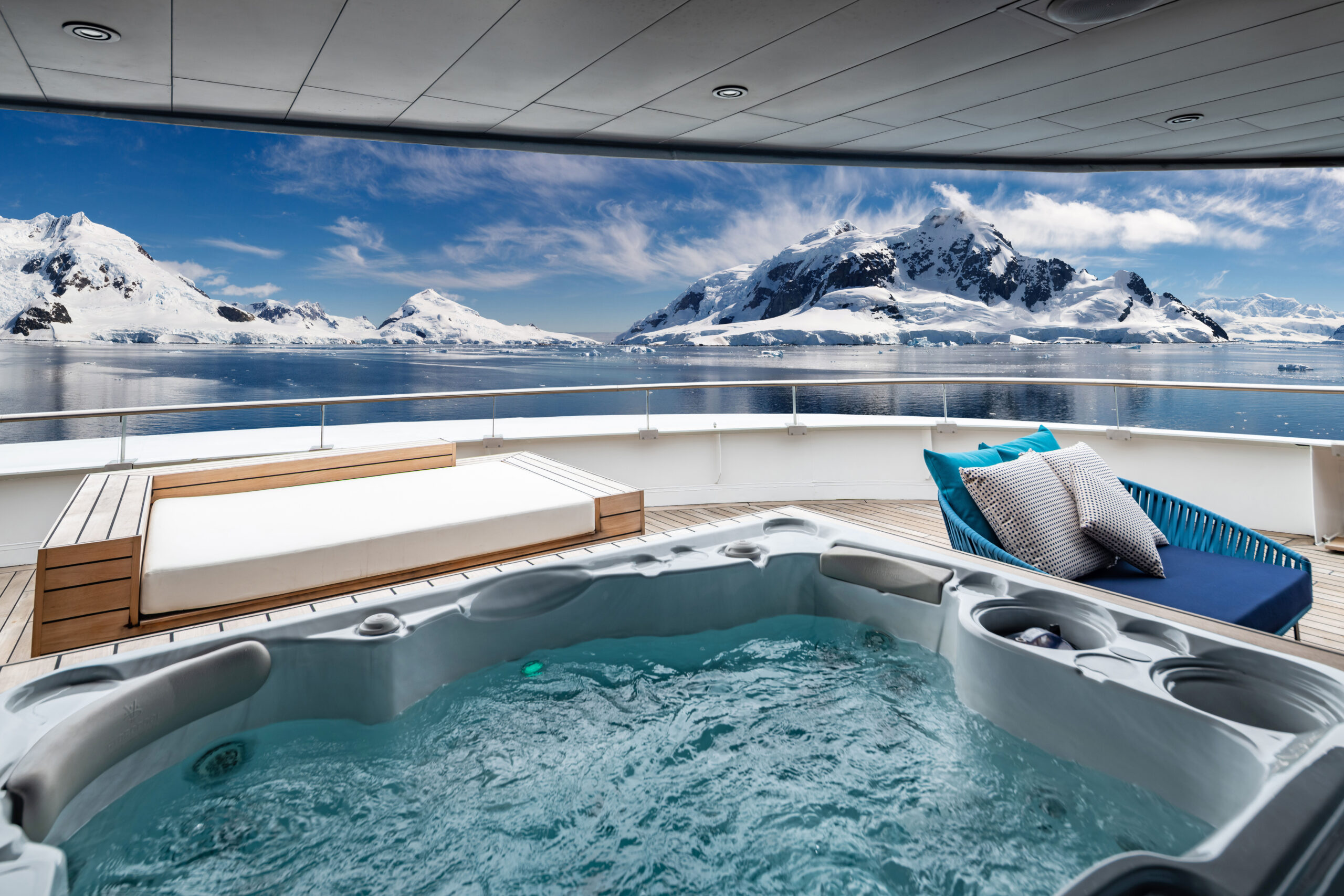 SE_Owners_Penthouse_Suite_Deck_Antarctica_001