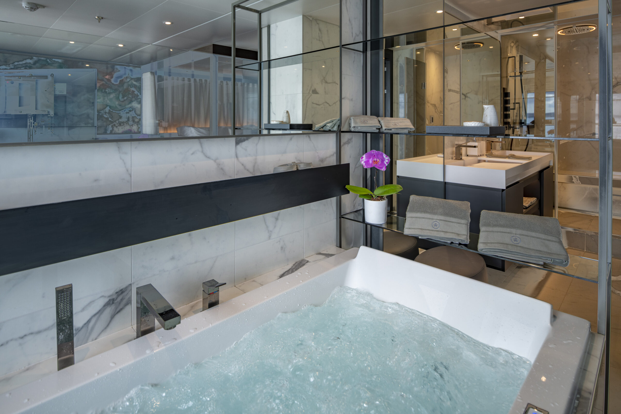 SE_Spa_Suite_Bathroom_002
