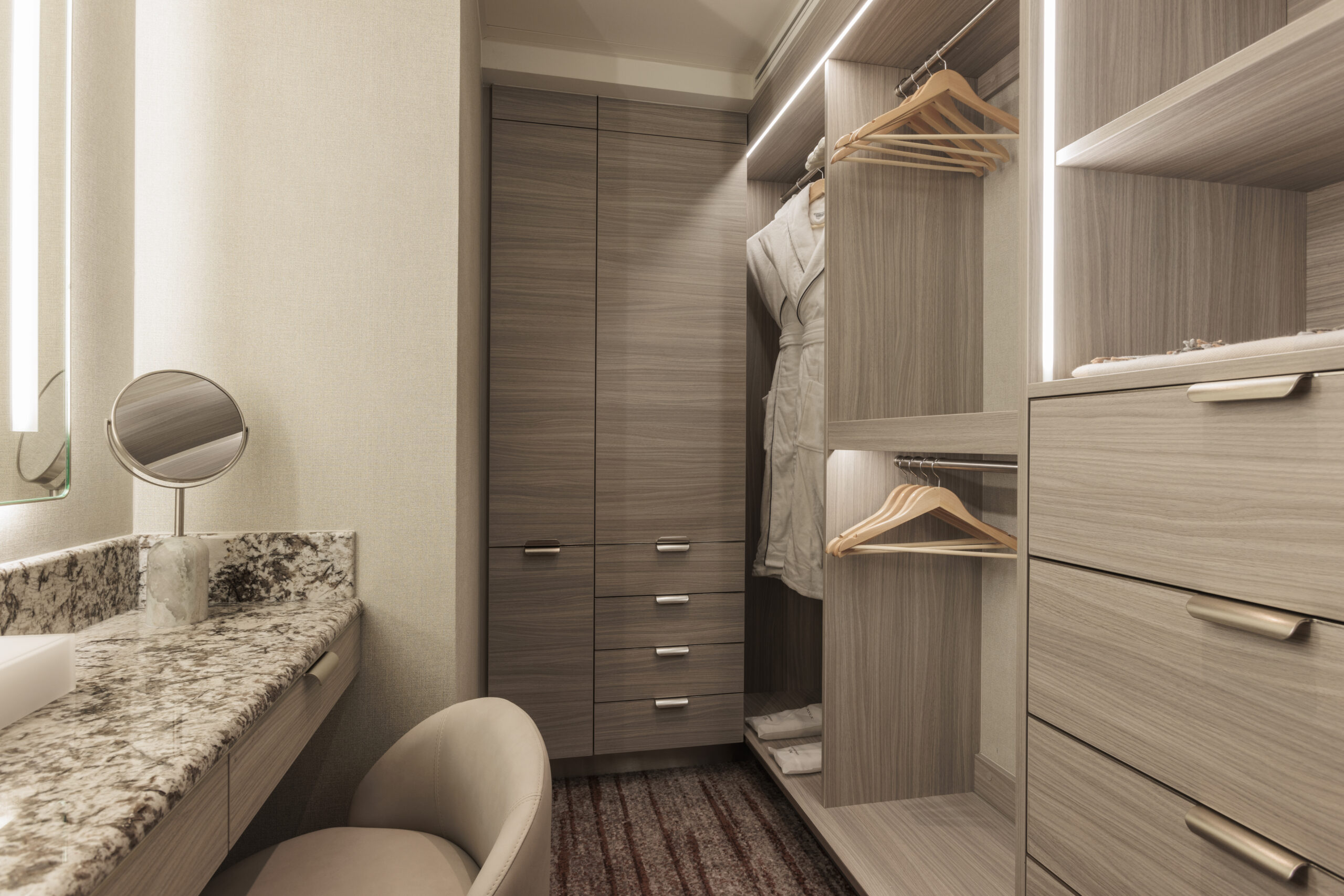 SSC_RA_MasterSuite_Closet_0865