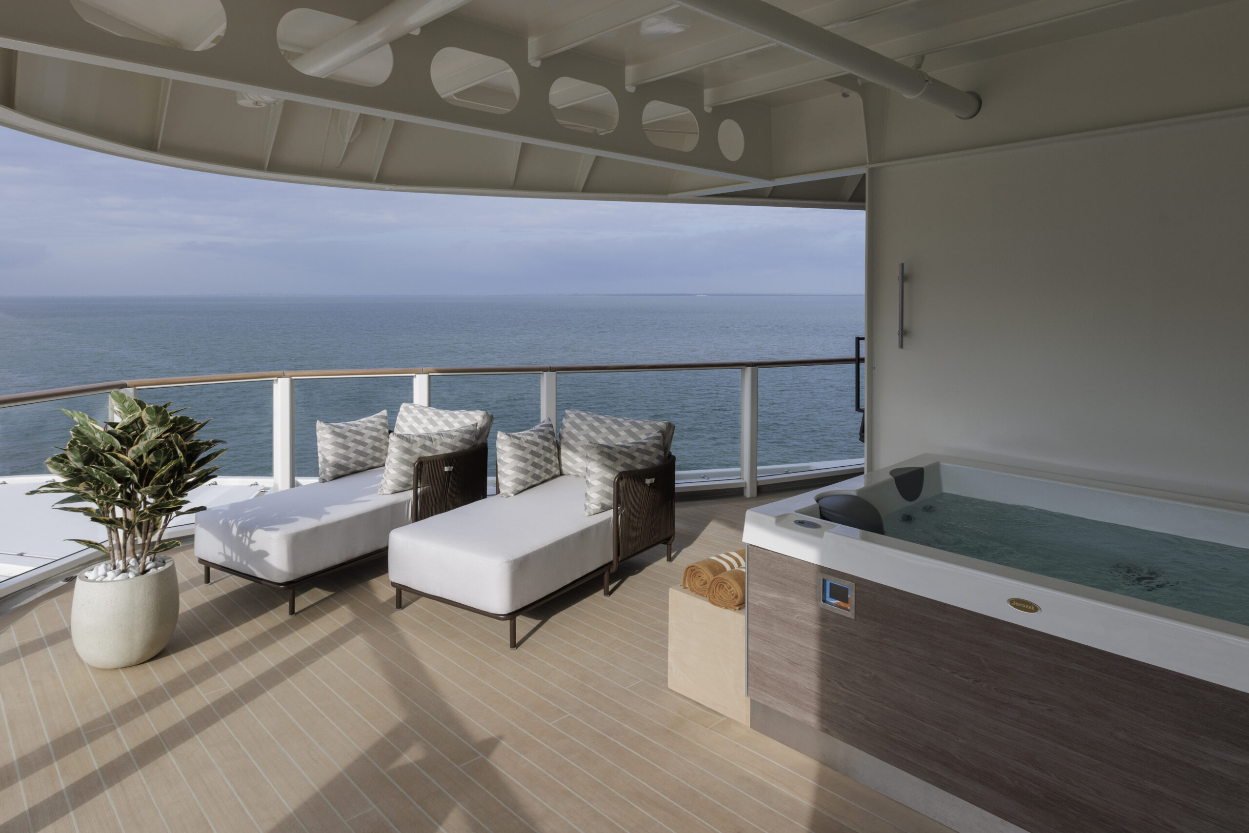 SSC_RA_OTIVMSuite_Balcony_5307
