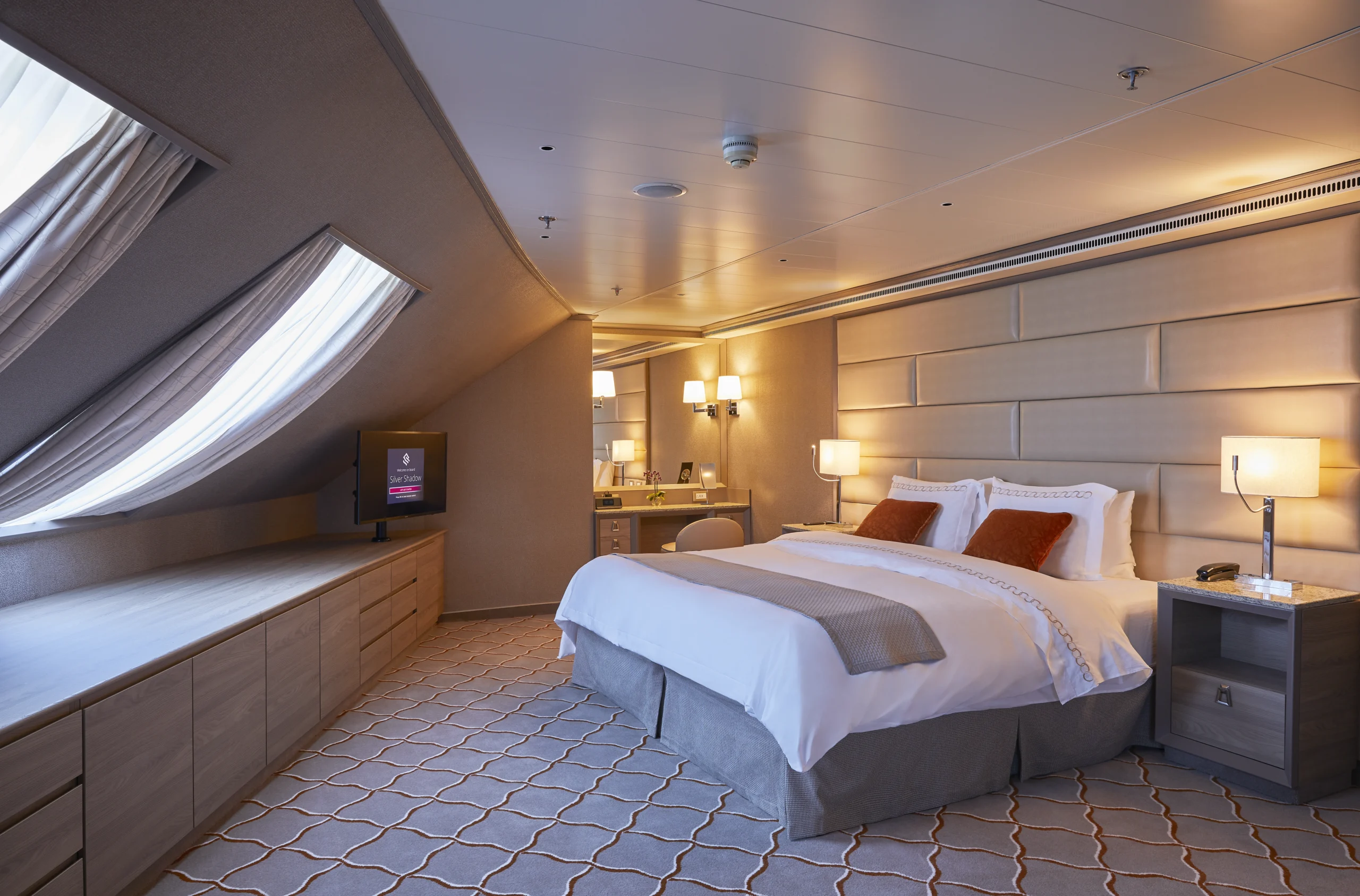 SSC_SS_GrandSuite_Bedroom_3462