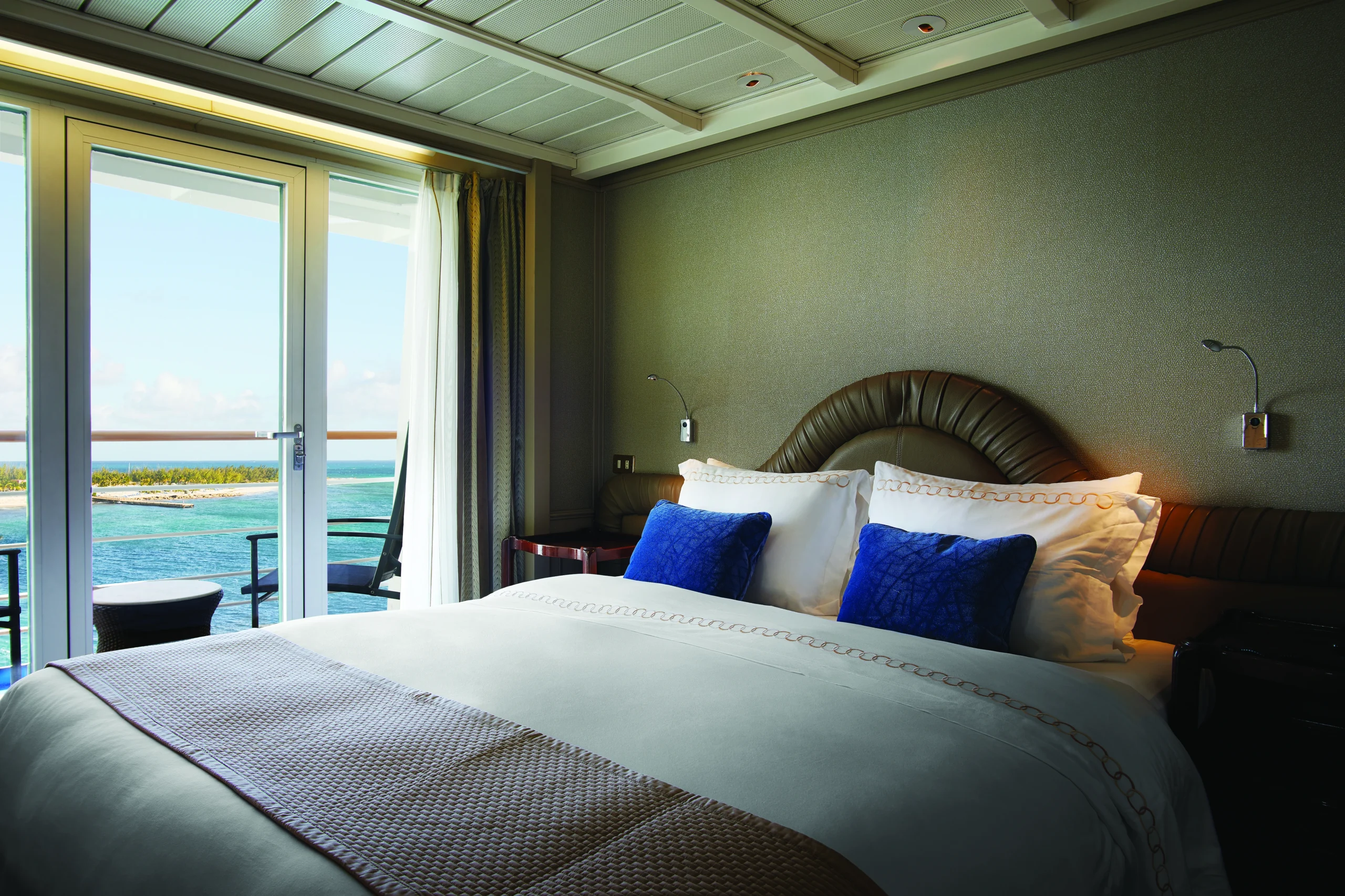 SSC_SW_GrandSuite_Bedroom_8842