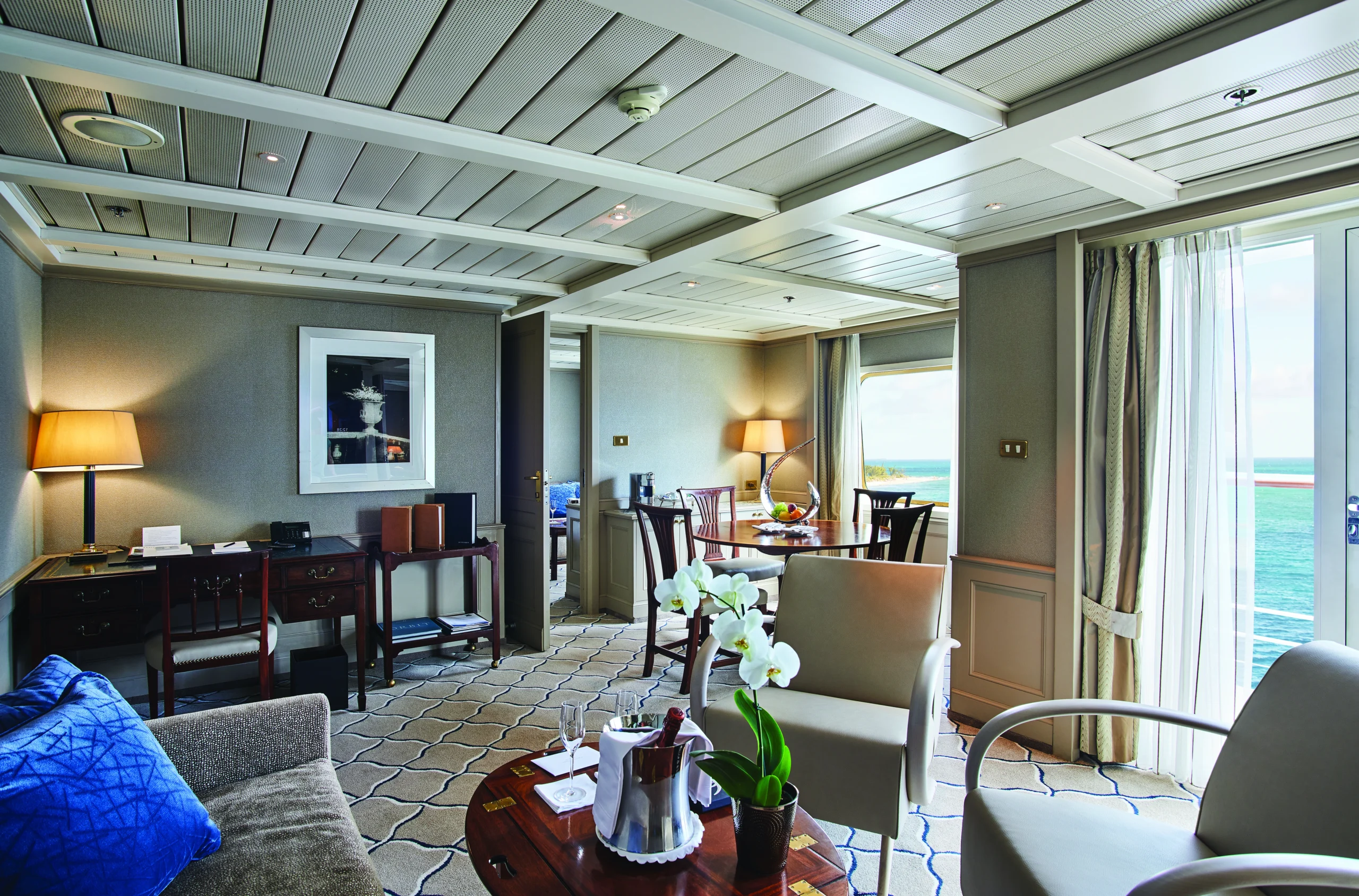 SSC_SW_Owner_sSuite_Living_8854