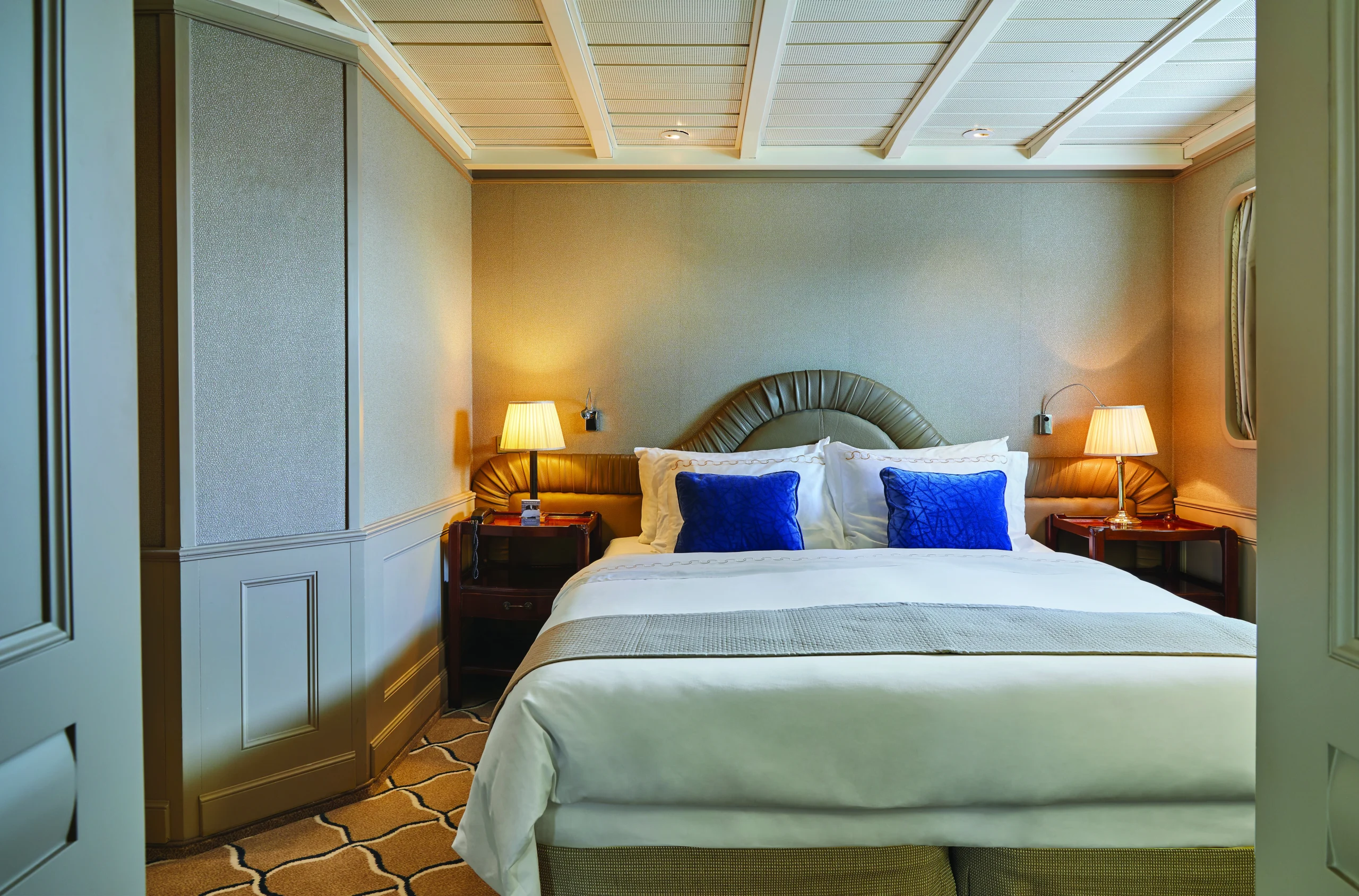 SSC_SW_RoyalSuite_Bedroom_8898