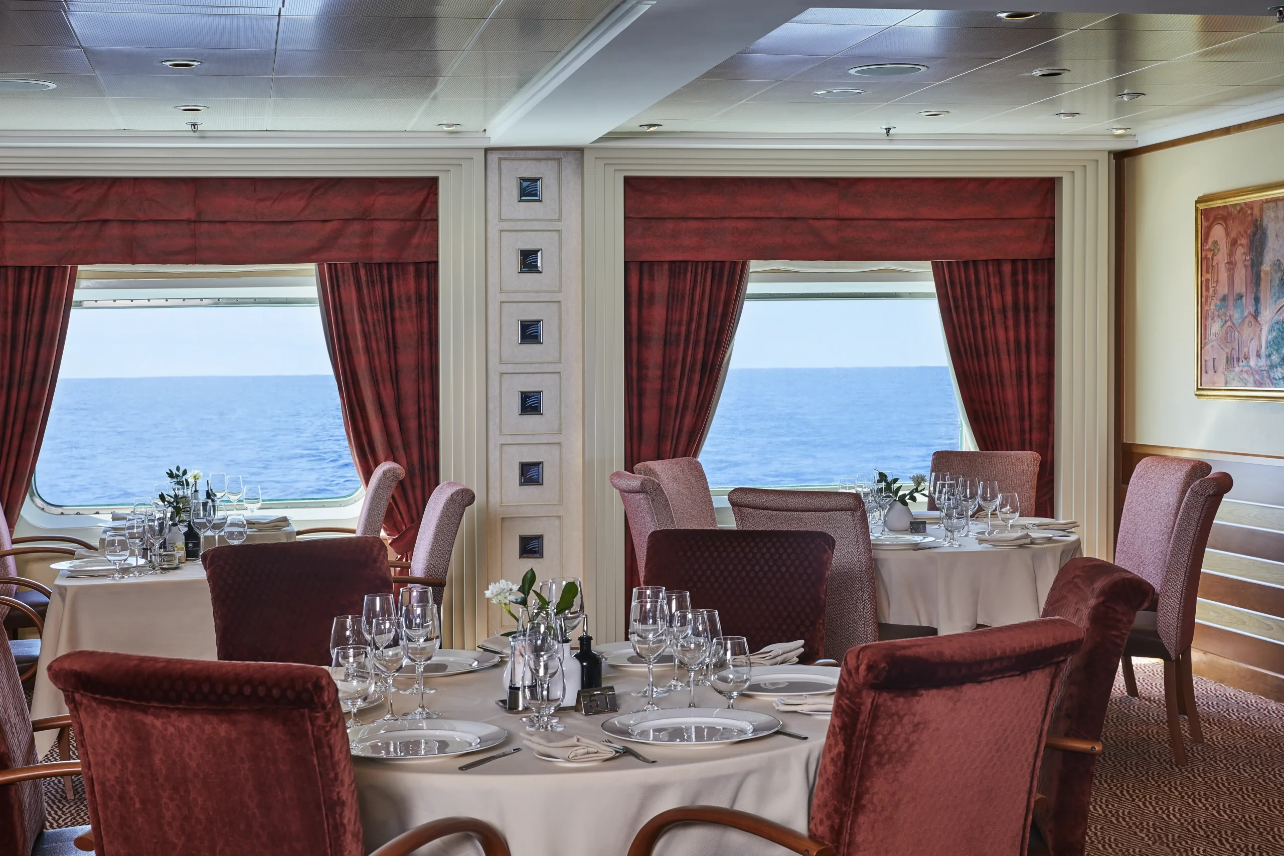 SSC_WH_TheRestaurant_23138_compressed