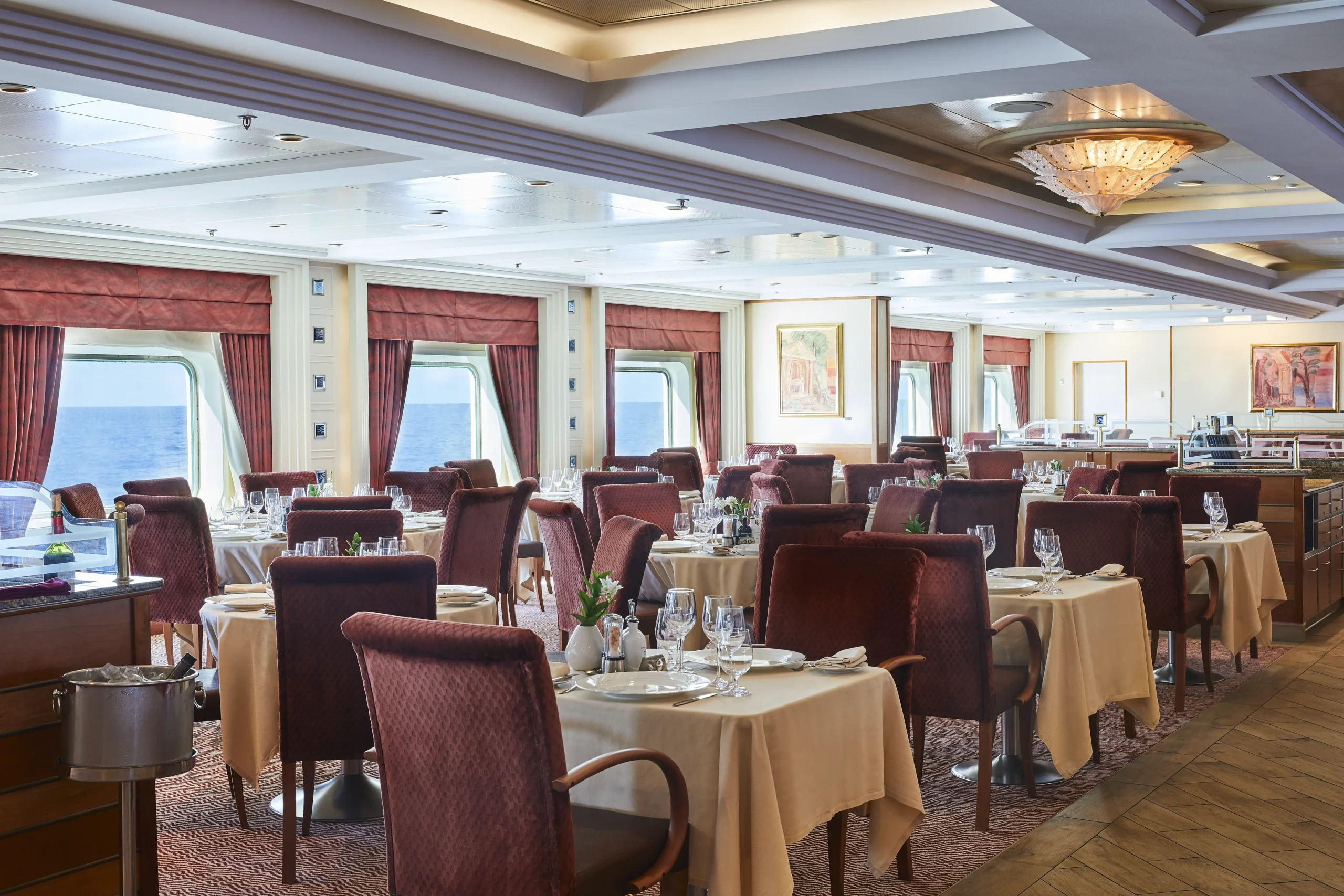 SSC_WH_TheRestaurant_23147_compressed