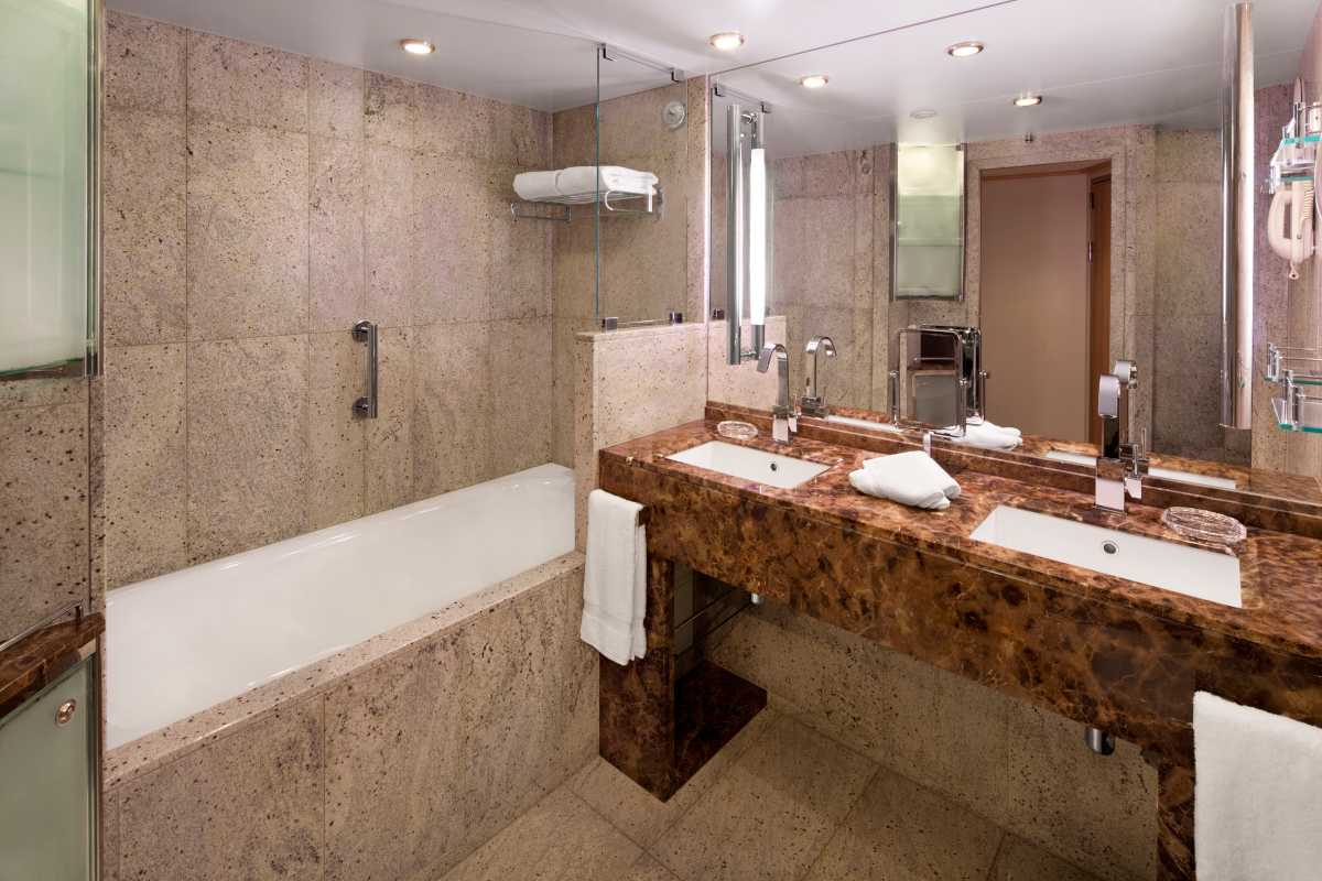 Seabourn_OSQ_BathroomVerandaSuite
